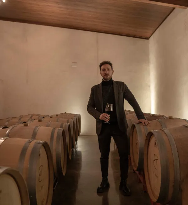 Arturo en bodega